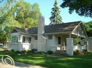 4112 Lanco Ct, Waterford, MI 48329