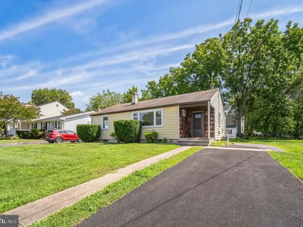 300 Highland Ter, Holmes, PA 19043