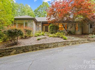 132 Berry Creek Dr, Flat Rock, NC 28731