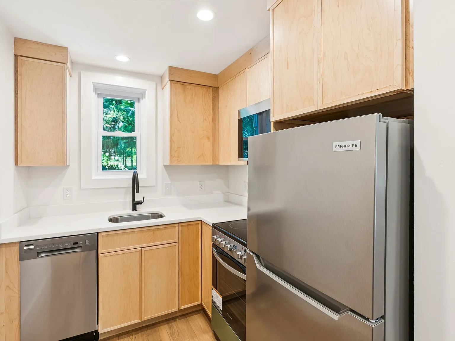 2 bed, 625 sqft, $2,800 — Photo 4