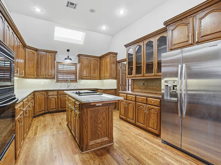 3102 NE Heritage Dr — Photo 5