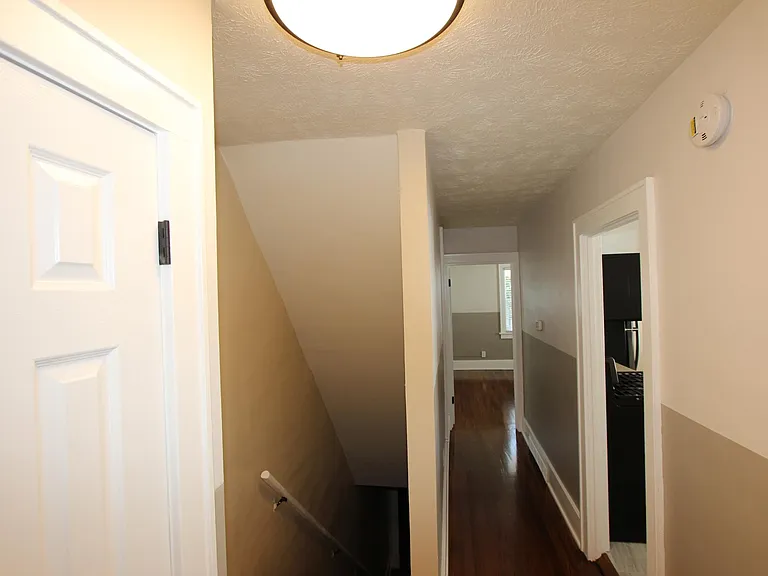 4816 Burt St #1/2-2 — Photo 14