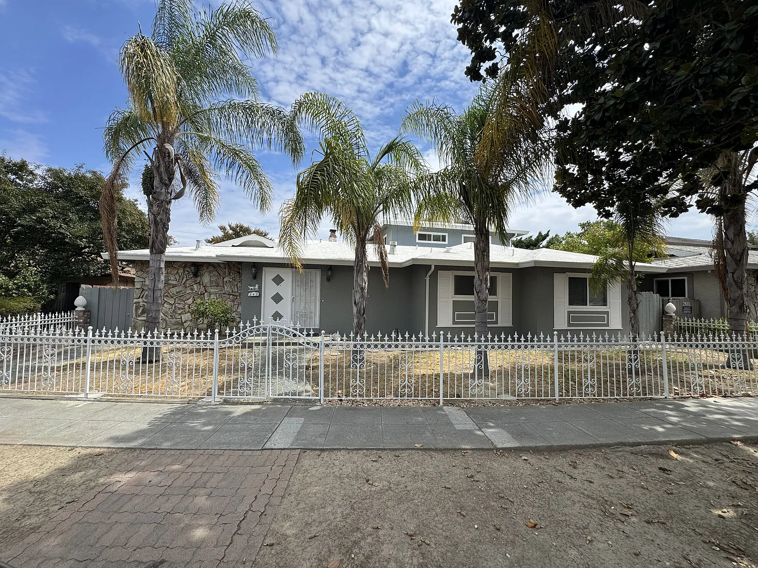 3 bed, 1100 sqft, $3,650 — Photo 1