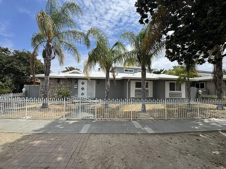240 Richfield Dr #4