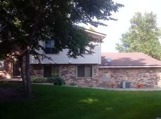 1965 Kingsview Ln N, Plymouth, MN 55447