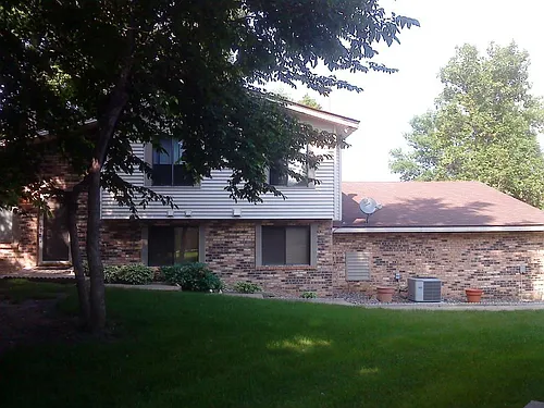1965 Kingsview Ln N Photo 1