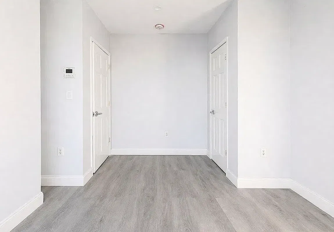 142 Huron Street — Photo 4