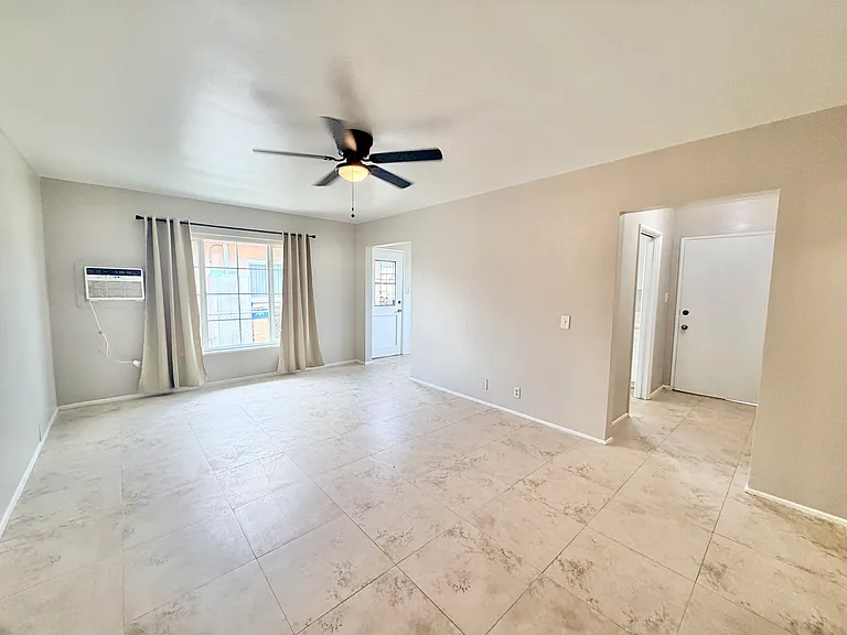 313 N Beverly Ct #313 — Photo 4