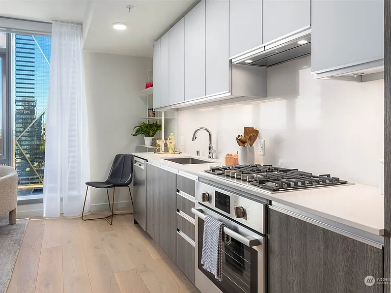 800 Columbia St #1203 — Photo 2