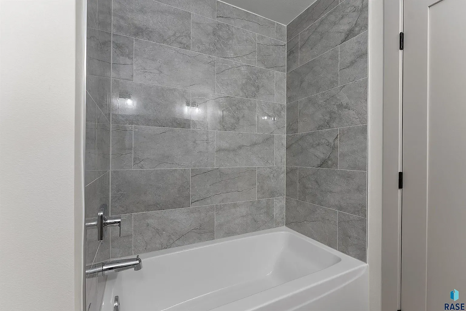 3 bed, 1711 sqft, $2,350 — Photo 3