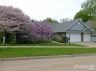 1956 Brown Deer Trl, Coralville, IA 52241