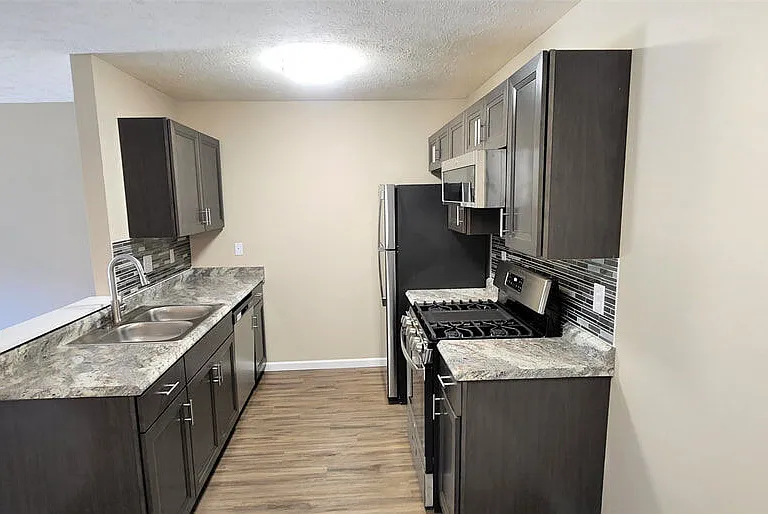 Fox Pointe Apartments — Photo 26