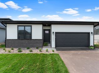 10020 Sunbird Cir, Woodbury, MN 55129