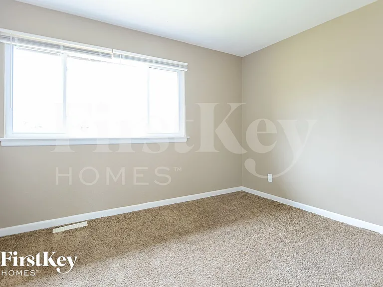 825 Manresa Ln — Photo 11