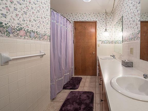 4th image of 2126 Sunset Dr