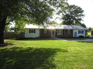 118 Berry Rd, Boiling Springs, SC 29316