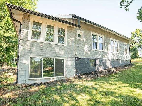 4th image of 303 Bouchelle St