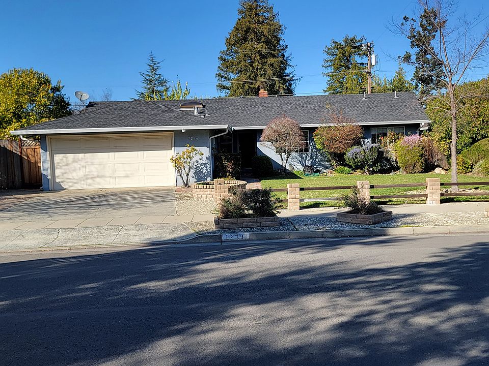 1st image of 2239 Westchester Dr