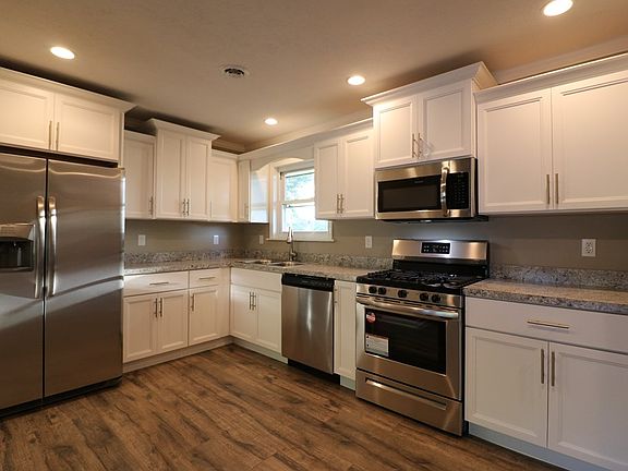 5th image of 808 Gardenside Dr