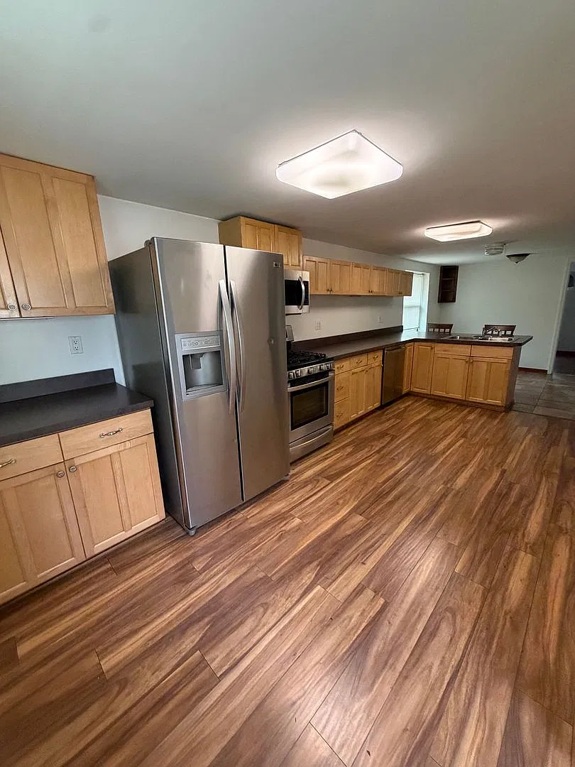 3 bedrooms with upper deck! — Photo 3