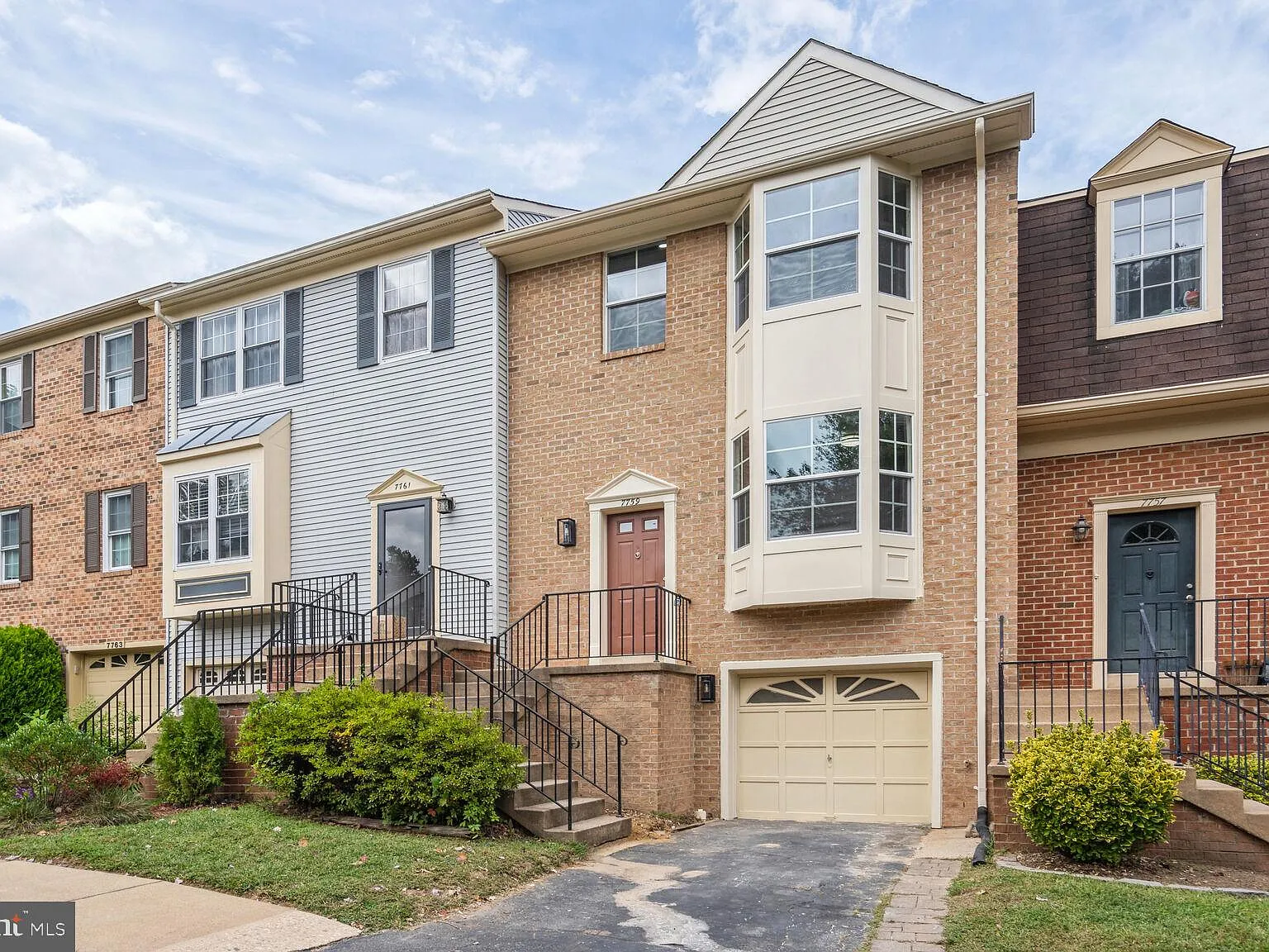 3 bed, 4.0 bath, 1690 sqft, $3,300 — Photo 4