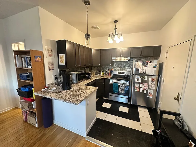 157 Green St #3R — Photo 2
