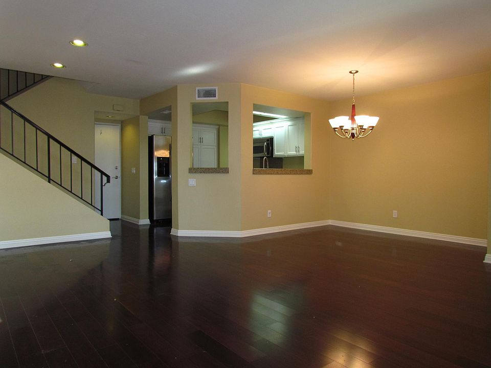 2nd image of 802 Calle Los Gatos