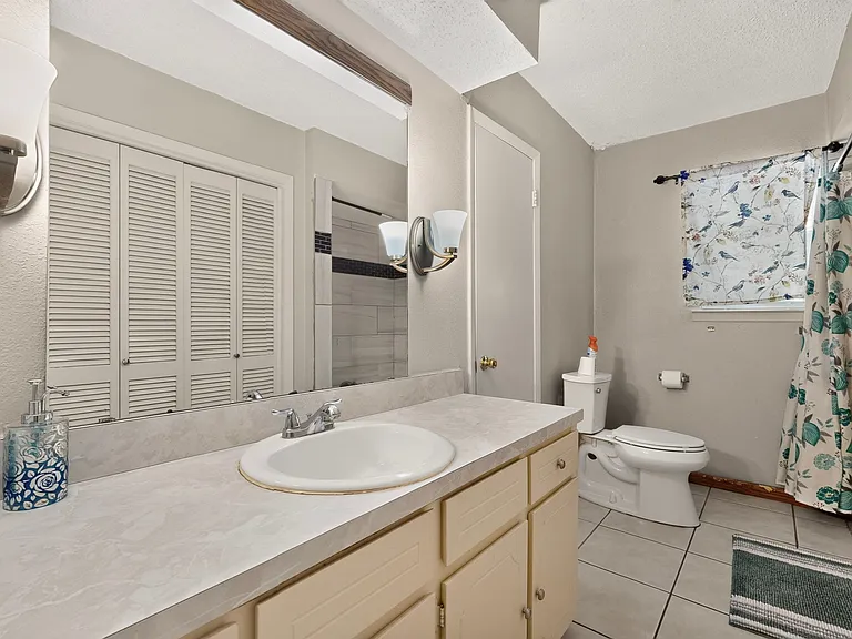 1514 Douglas Dr — Photo 26