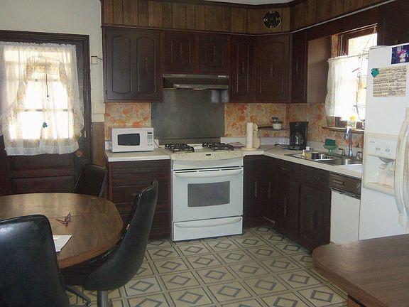4th image of 7901 Lehigh St