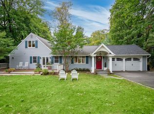 516 W Main St, Cold Spring Harbor, NY 11724