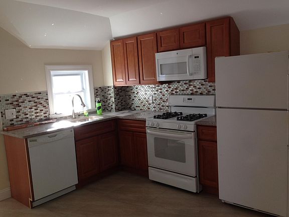 3rd image of 169 Webster Ave #1