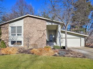 2350 Tanglewood Dr, Lisle, IL 60532