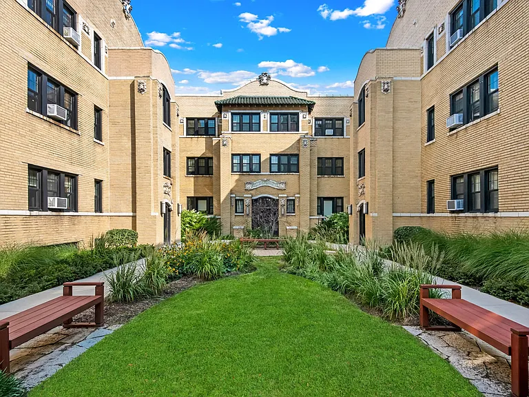 Irving Courts by Reside — Photo 8