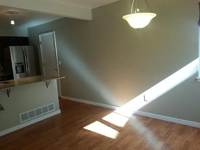 4 bed, 2.5 bath, 1900 sqft, $3,000 — Photo 3