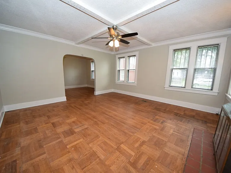 625 McConnell St — Photo 2