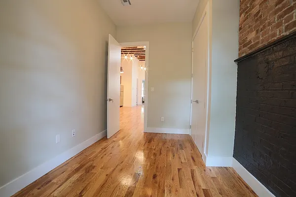Rented by Evergreen Apartments BK | media 39