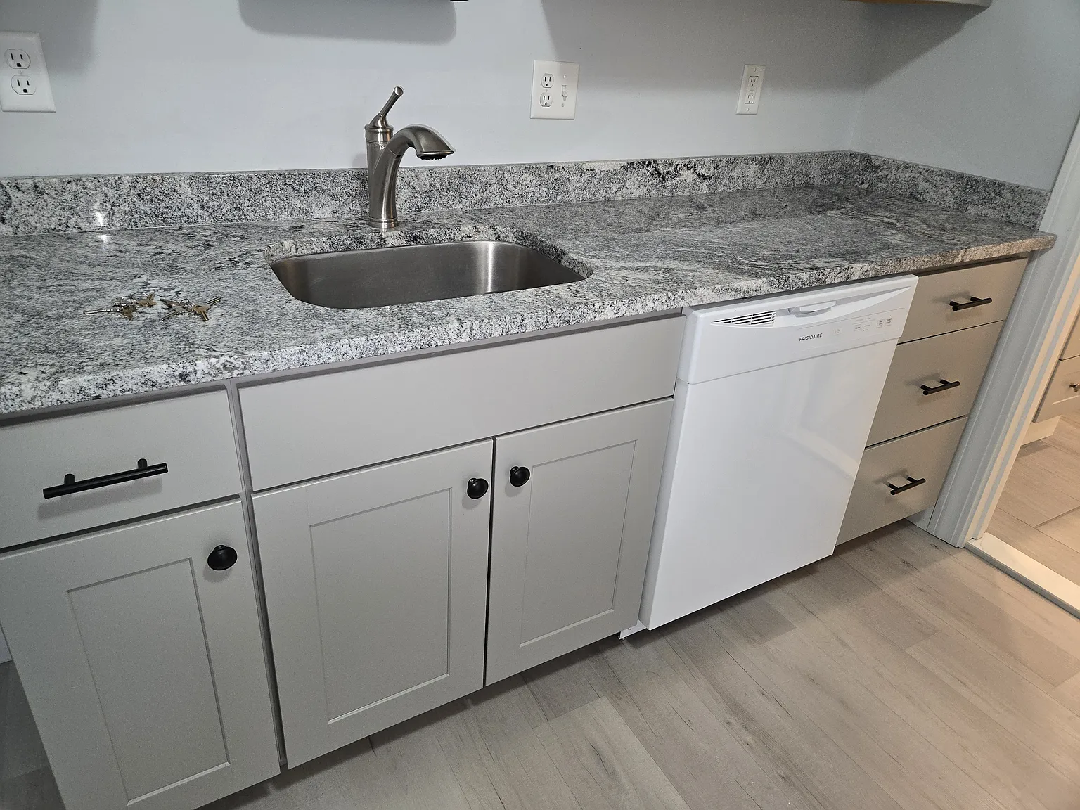 2 bed, 1000 sqft, $2,500 — Photo 3