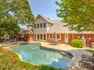 3253 Oak Tree Ln, Grapevine, TX 76051