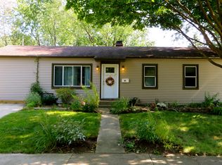 838 Valley Ln, Geneva, IL 60134