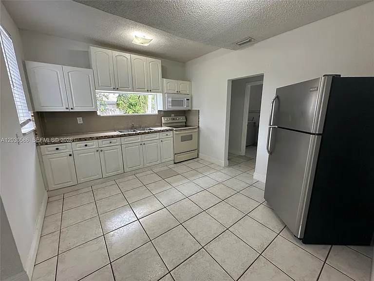 2135 Lincoln St — Photo 8