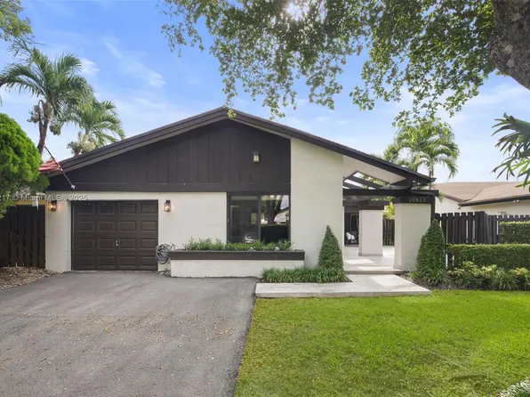 10813 SW 132nd Circle Ct, Miami, FL 33186