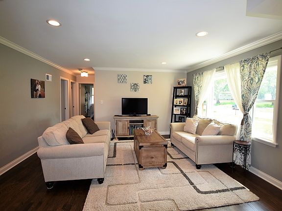 5th image of 137 N Ardmore Ave