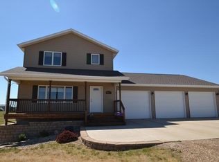 8522 Fennel Pl, Bismarck, ND 58503