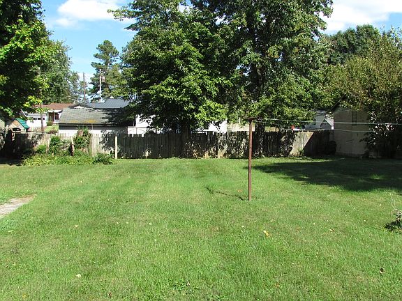 4th image of 100 Thomas St