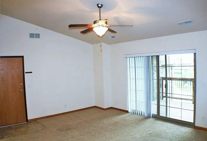 510 Pond View Dr #301 — Photo 4