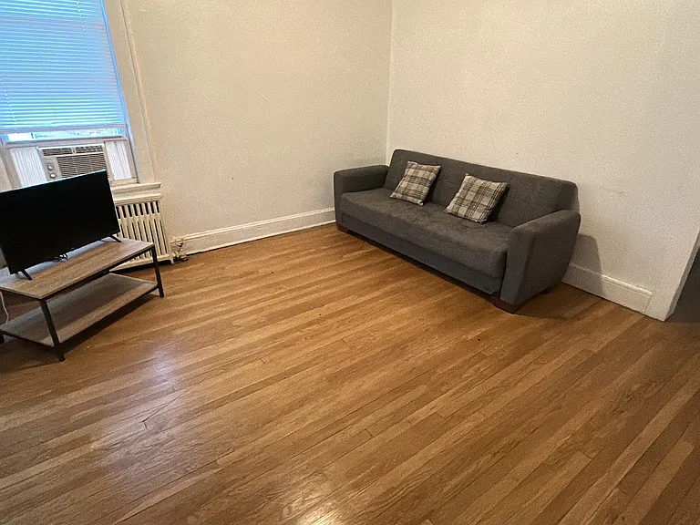 370 E 18th St #1 — Photo 1