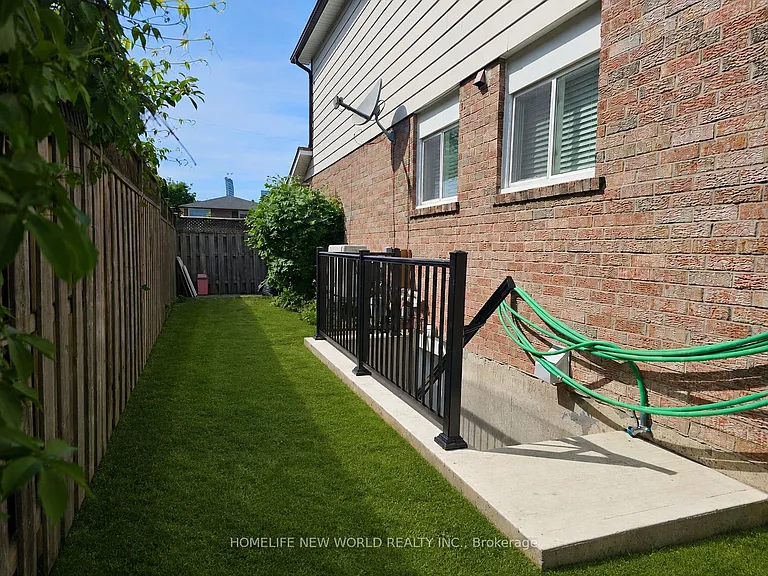 458 Appledore Cres #LOWER — Photo 14
