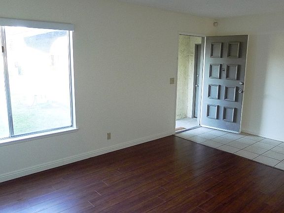 5th image of 3041 S Adrienne Dr