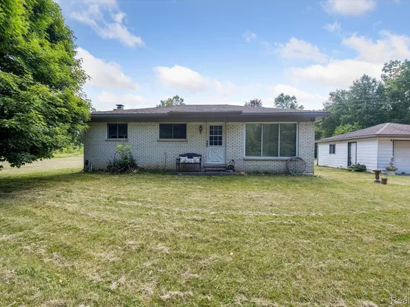 4140 Mack Rd, Howell, MI 48855