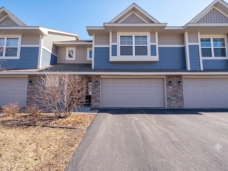 3261 Lakewood Trl — Photo 1